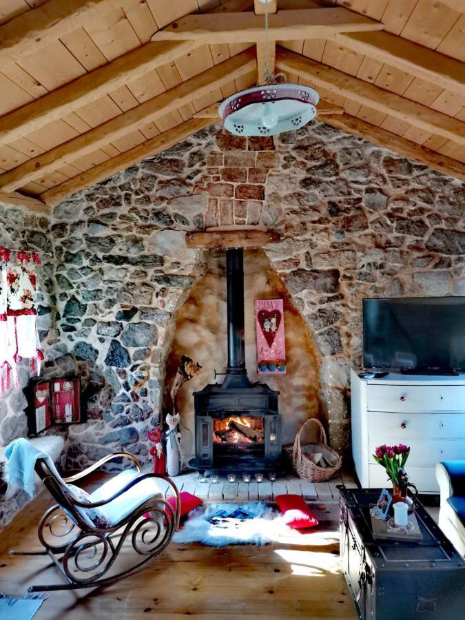 Villa Festina Lente - Cosy & Authentic Villa With Private Heated Pool Dobrinj エクステリア 写真