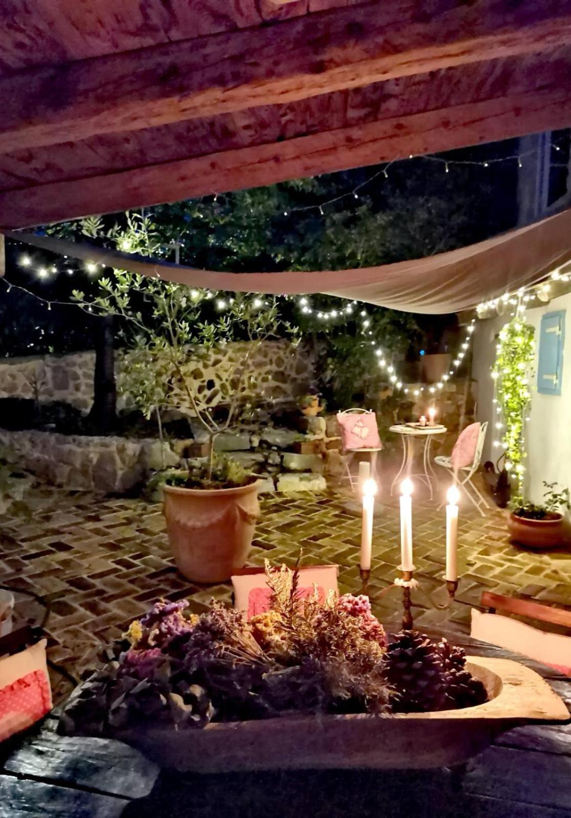 Villa Festina Lente - Cosy & Authentic Villa With Private Heated Pool Dobrinj エクステリア 写真